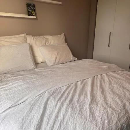 Appartement Stylish Townhouse With 3 Bedrooms And Bathtub