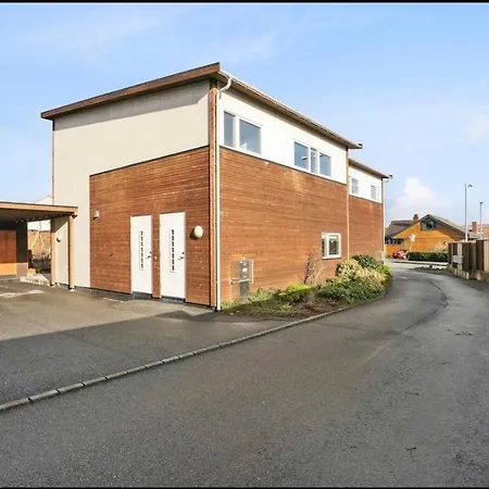 Stylish Townhouse With 3 Bedrooms And Bathtub Appartement *