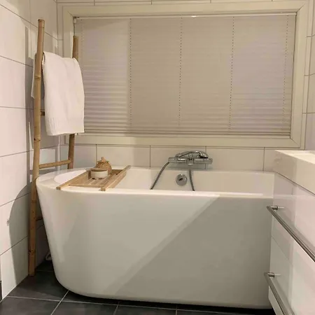 Stylish Townhouse With 3 Bedrooms And Bathtub Appartement