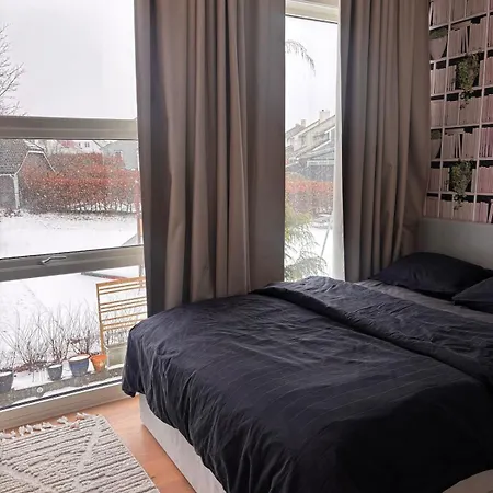 Stylish Townhouse With 3 Bedrooms And Bathtub Appartement