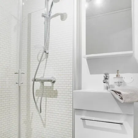 Appartement Stylish Townhouse With 3 Bedrooms And Bathtub *