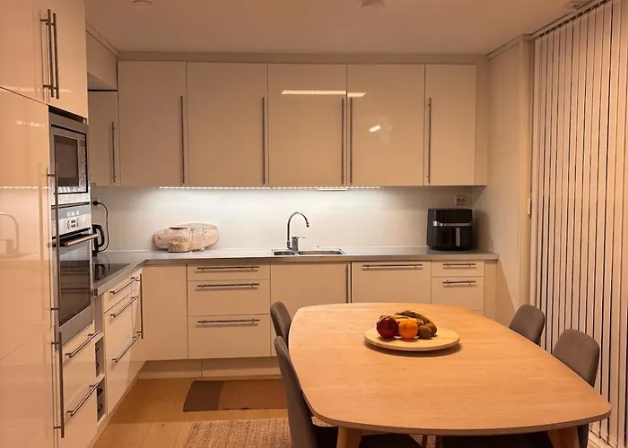 Stylish Townhouse With 3 Bedrooms And Bathtub *