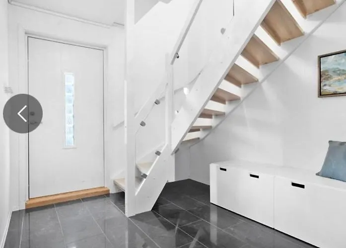 Stylish Townhouse With 3 Bedrooms And Bathtub
