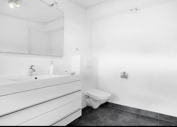 Stylish Townhouse With 3 Bedrooms And Bathtub Апартаменты Саннес