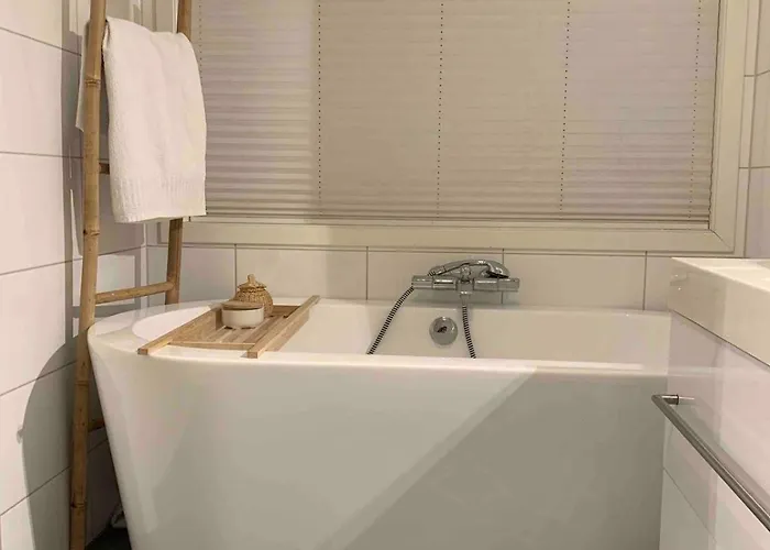 Stylish Townhouse With 3 Bedrooms And Bathtub Apartamento