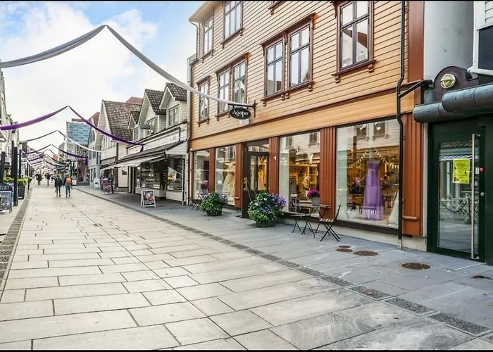 Stylish Townhouse With 3 Bedrooms And Bathtub *