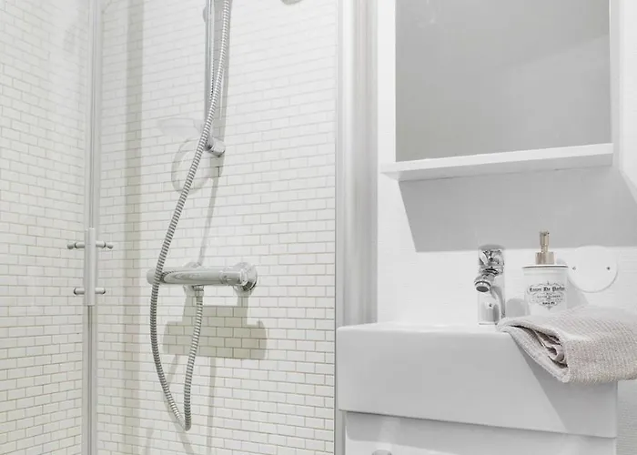 Апартаменты Stylish Townhouse With 3 Bedrooms And Bathtub *