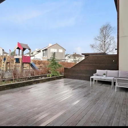 Apartmán Stylish Townhouse With 3 Bedrooms And Bathtub