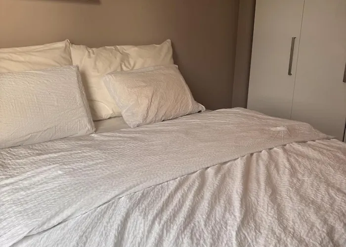 Apartmán Stylish Townhouse With 3 Bedrooms And Bathtub